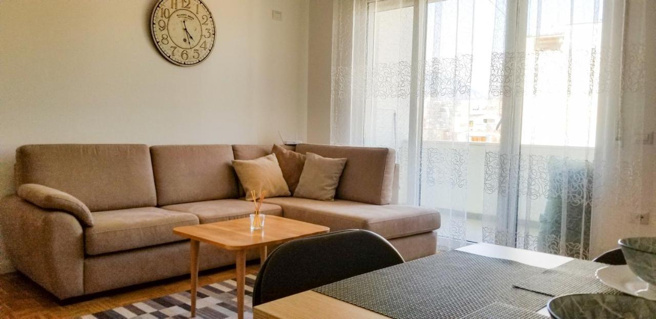 City Center Cute And Comfy Apartment - Ajia Apartments Тирана Екстер'єр фото