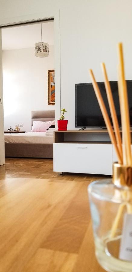 City Center Cute And Comfy Apartment - Ajia Apartments Тирана Екстер'єр фото