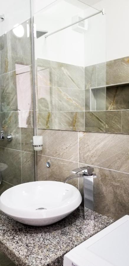 City Center Cute And Comfy Apartment - Ajia Apartments Тирана Екстер'єр фото